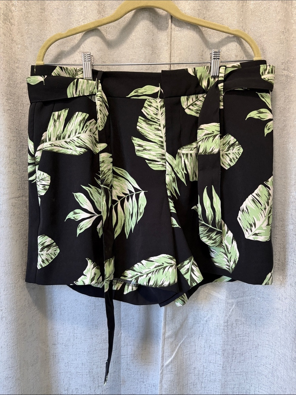 Ann Taylor Factory Black Leaf-Print High-Waist Tie Shorts